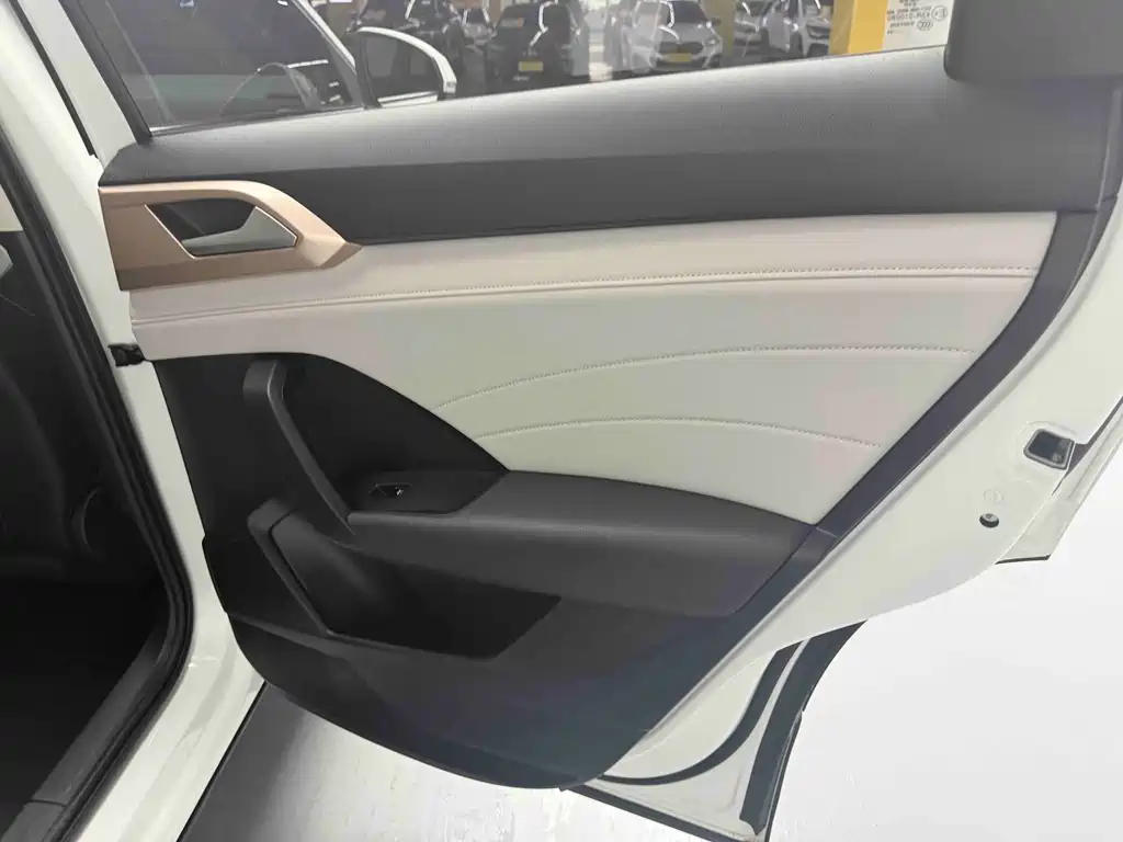 Volkswagen Volkswagen Tharu 2024 300TSI FWD Full Moon Edition 2024 - thumbnail 5