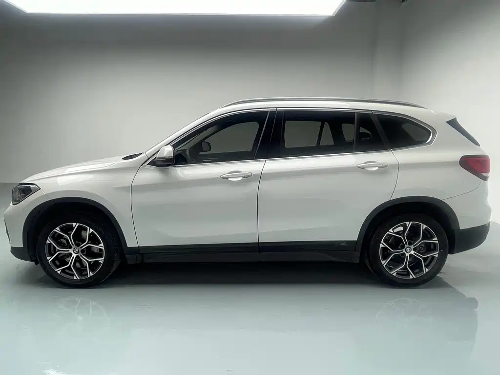 BMW BMW X1 2021 sDrive25Li Leading Edition 2021 - thumbnail 2