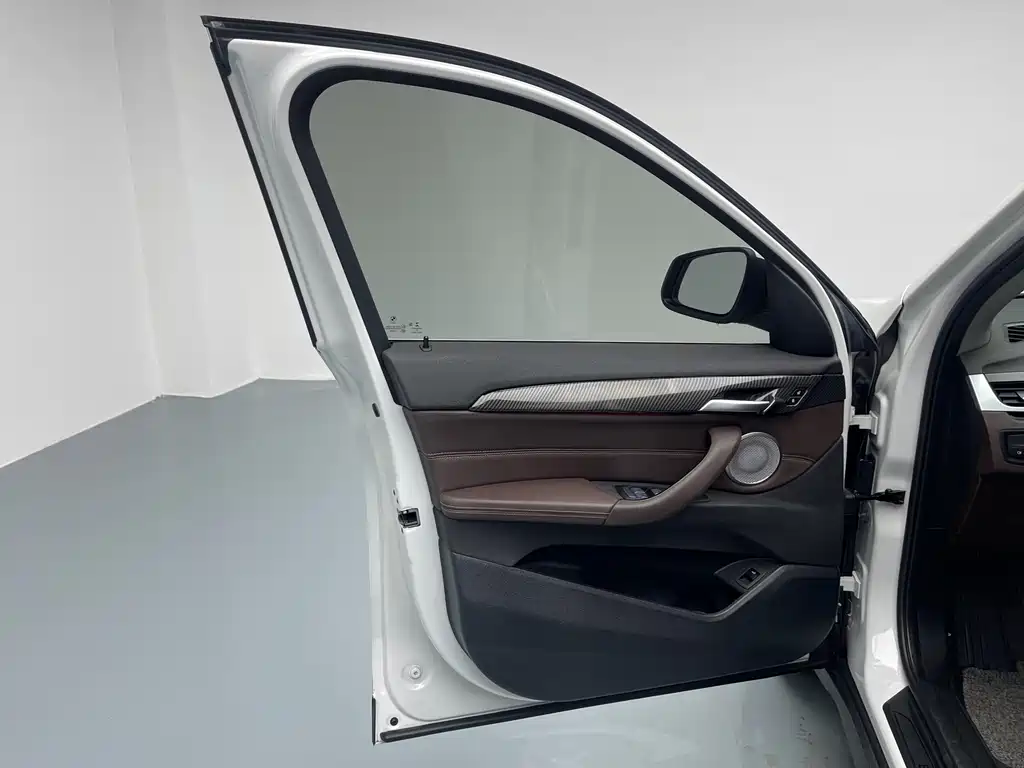 BMW BMW X1 2021 sDrive25Li Leading Edition 2021 - thumbnail 21