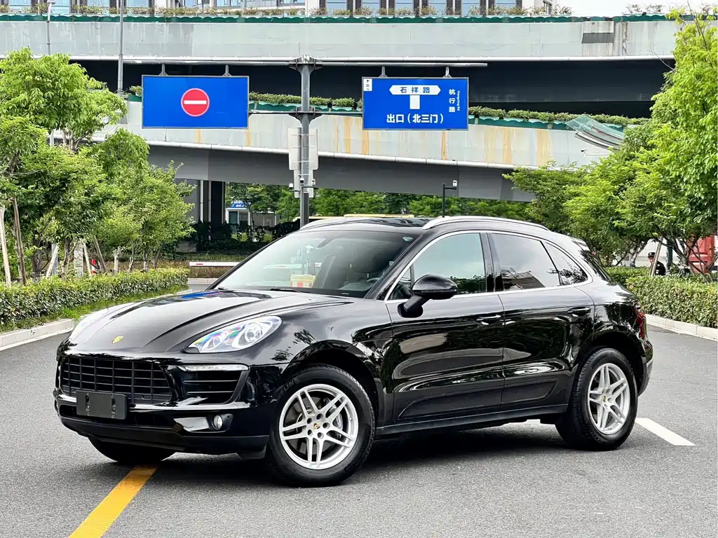 Porsche 2016 Porsche Macan 2.0T 2017