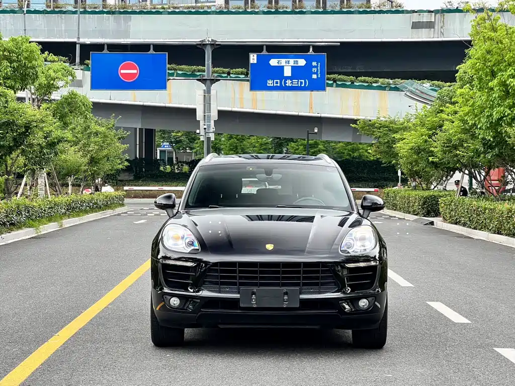 Porsche 2016 Porsche Macan 2.0T 2017 - thumbnail 2