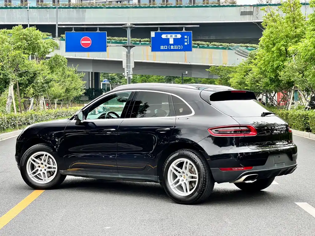 Porsche 2016 Porsche Macan 2.0T 2017 - thumbnail 10
