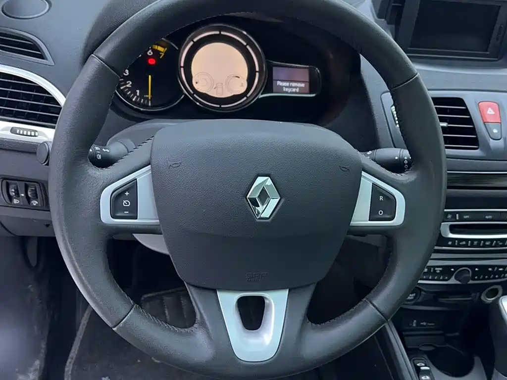 Renault Renault Megane 2011 CC 2.0 Fashion Navigation Edition 2013 - thumbnail 14
