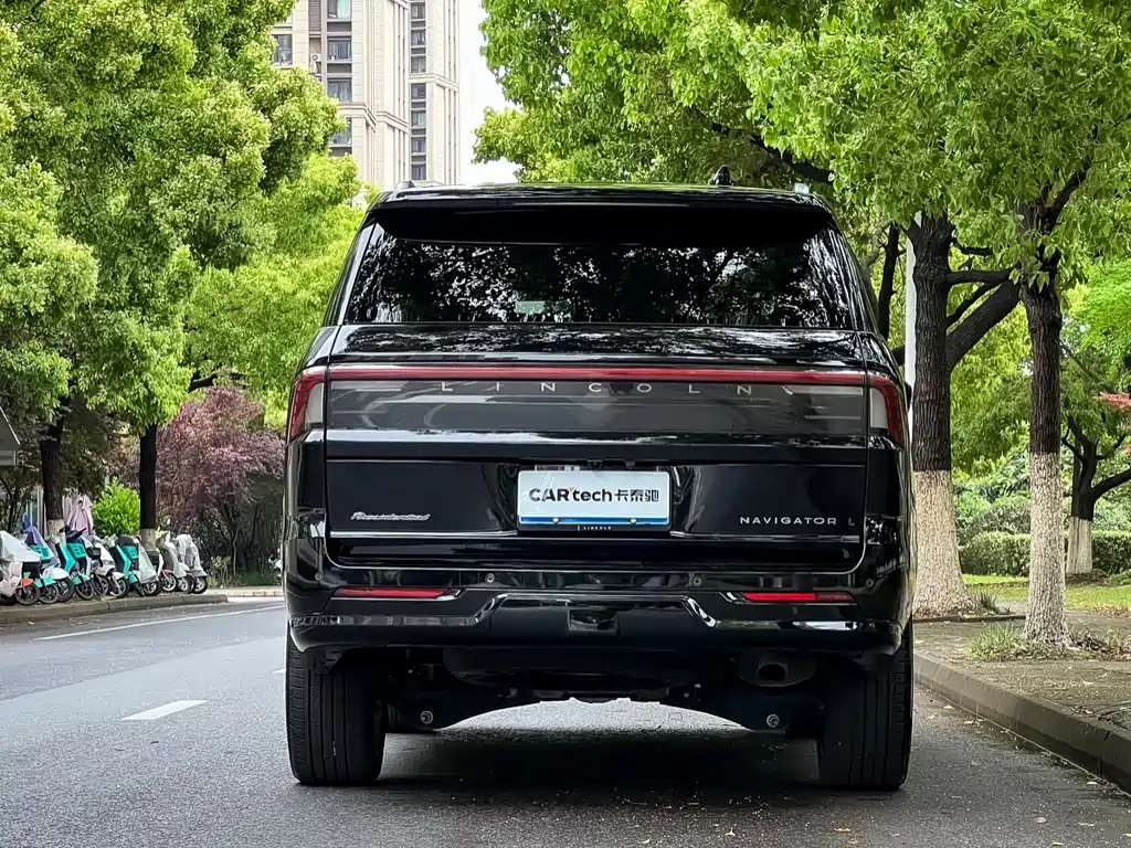 Lincoln Navigator 2025 3.5T Extended President Edition 2025 - thumbnail 4