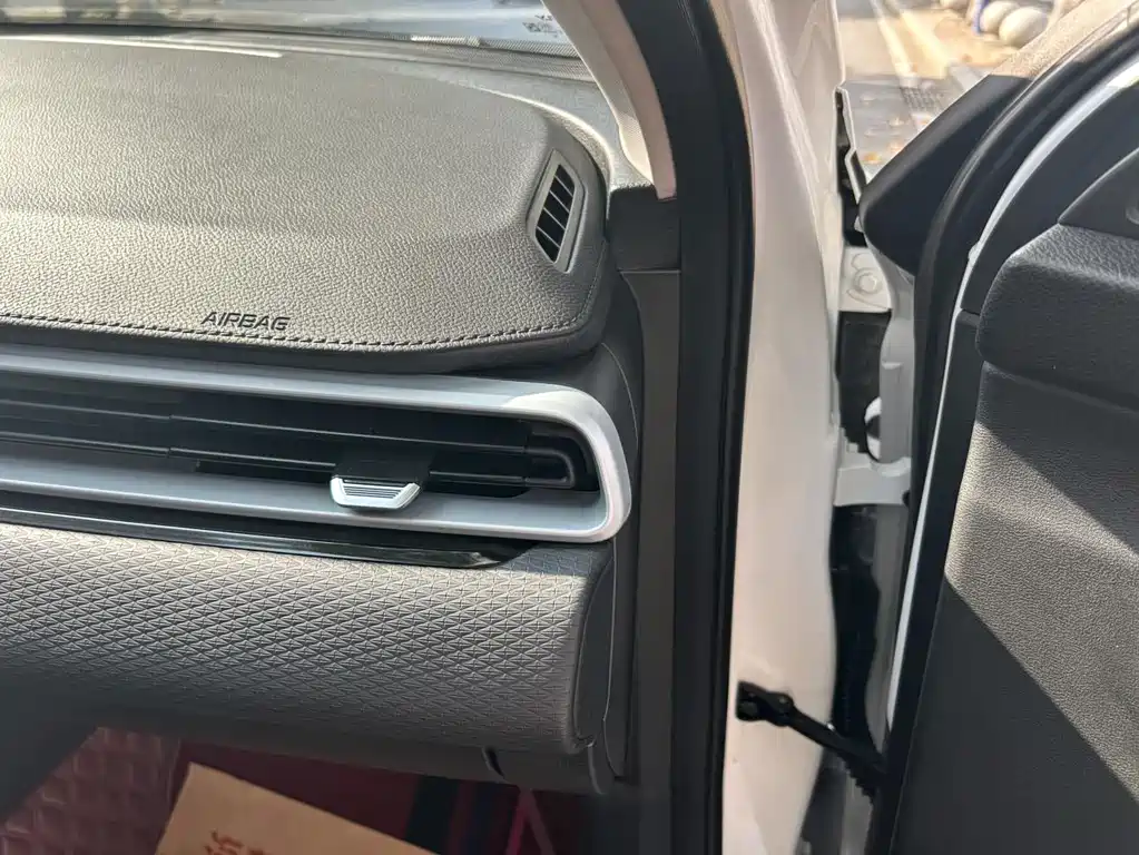 Geely Auto Emgrand 2025 4th Generation 1.5L CVT Xingyao Edition 2024 - thumbnail 20