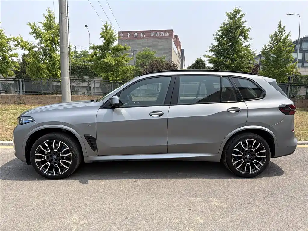 BMW BMW X5 2025 xDrive 40Li M Sport Night Edition 2026 - thumbnail 2