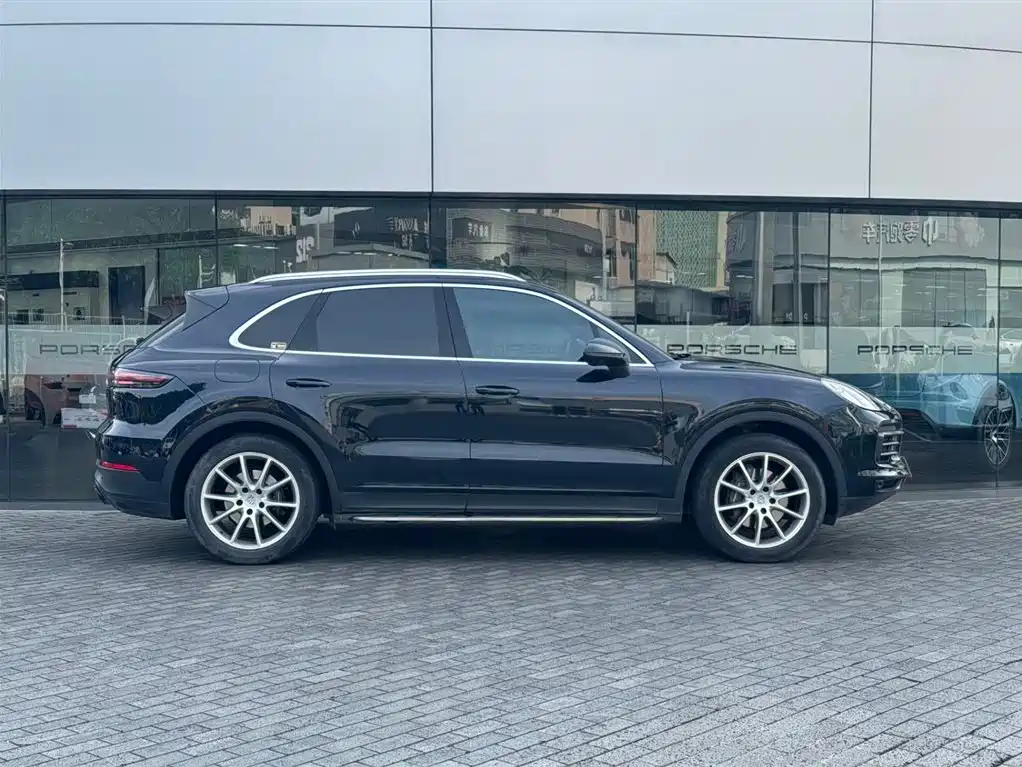 Porsche Porsche Cayenne 2022 Platinum Edition 2022 - thumbnail 4
