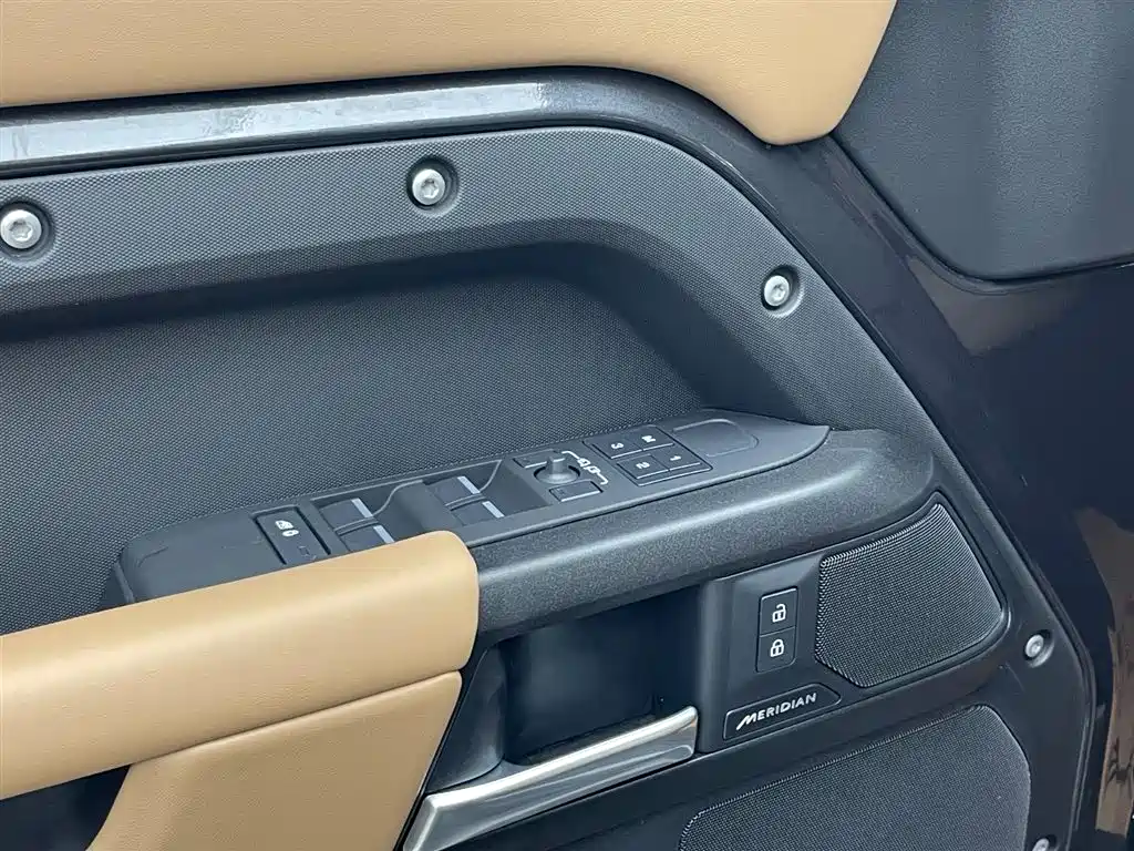 Land Rover Land Rover Defender 2025 110 3.0T P400 Dark Special Edition 2025 - thumbnail 10