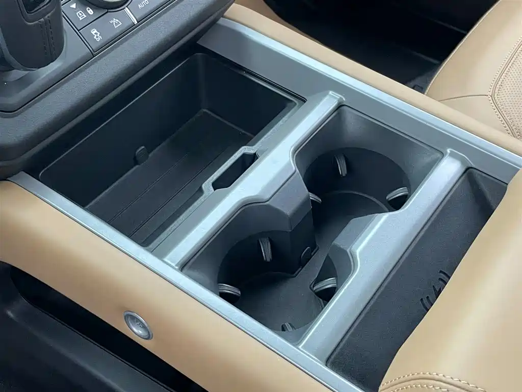 Land Rover Land Rover Defender 2025 110 3.0T P400 Dark Special Edition 2025 - thumbnail 22