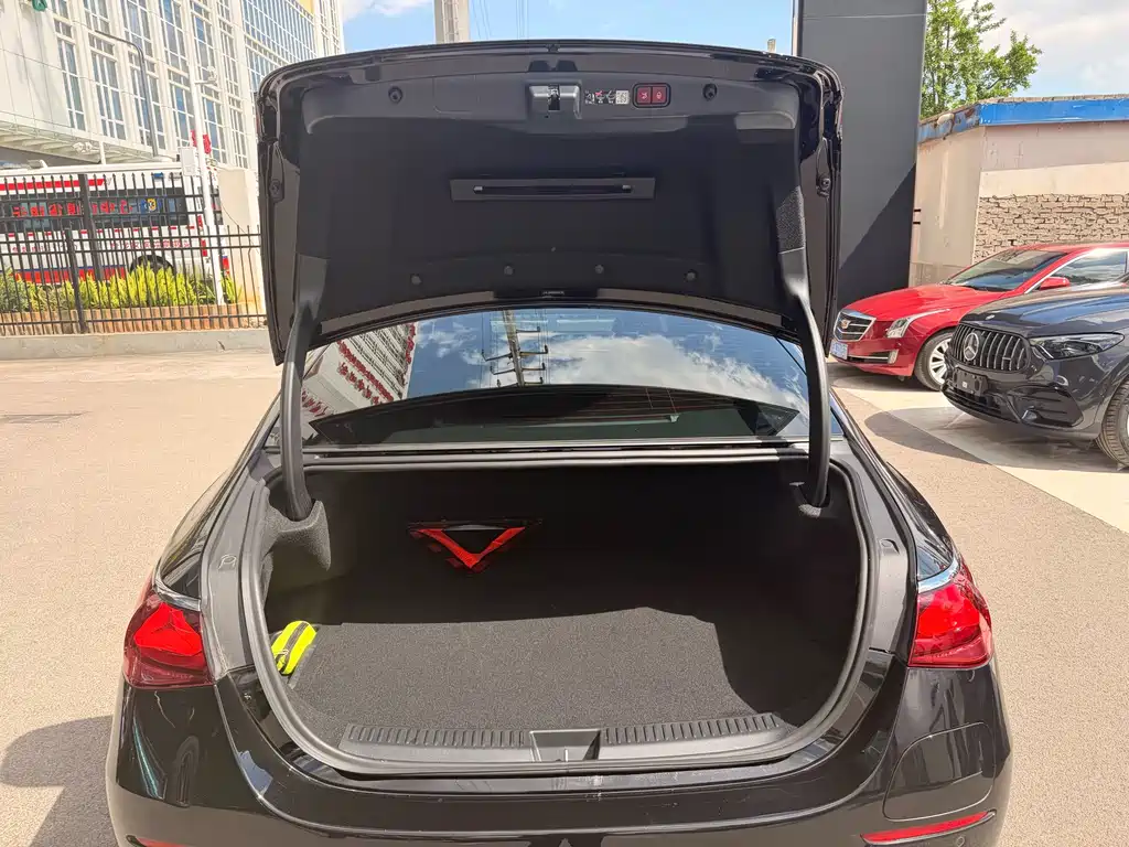 Mercedes-Benz Mercedes-Benz E-Class New Energy 2024 E 350 e L Plug-in Hybrid Sedan 2024 - thumbnail 19