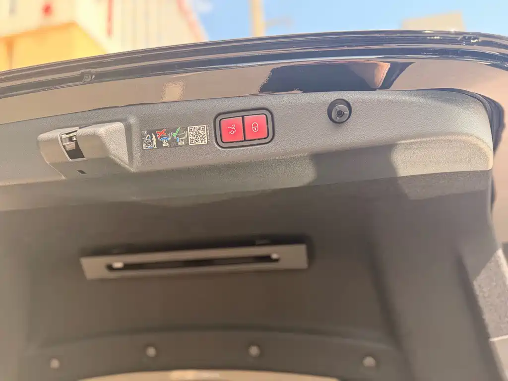 Mercedes-Benz Mercedes-Benz E-Class New Energy 2024 E 350 e L Plug-in Hybrid Sedan 2024 - thumbnail 20