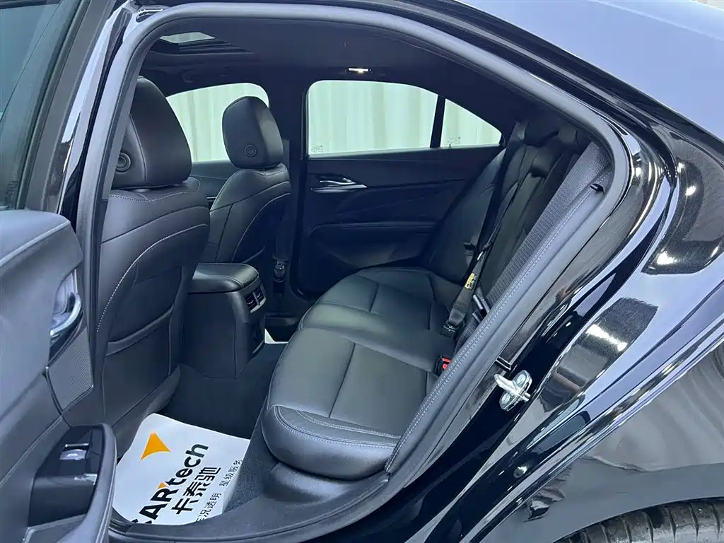 Cadillac Cadillac CT4 2023 25T Luxury 2024 - thumbnail 8