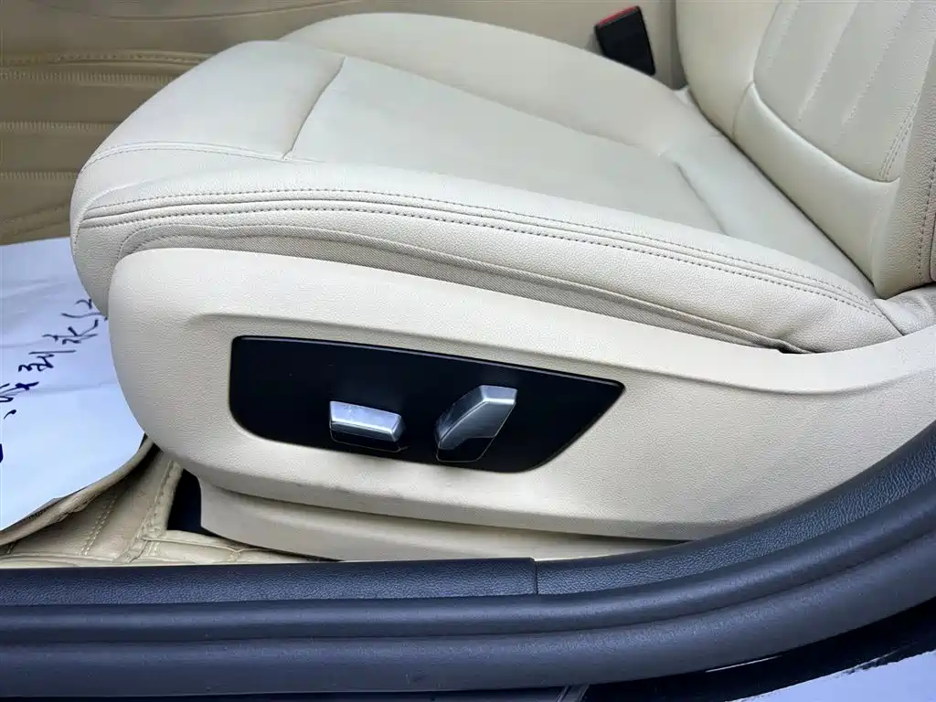 BMW BMW 5 Series 2019 525Li Luxury Package 2019 - thumbnail 18