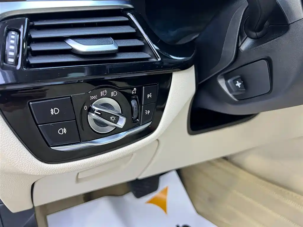 BMW BMW 5 Series 2019 525Li Luxury Package 2019 - thumbnail 19