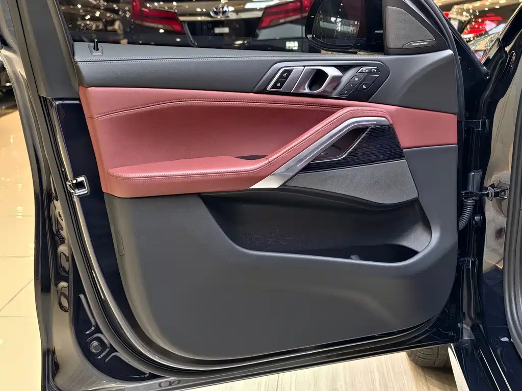 BMW BMW X6 2023 xDrive40i Exclusive M Sport Package 2023 - thumbnail 4
