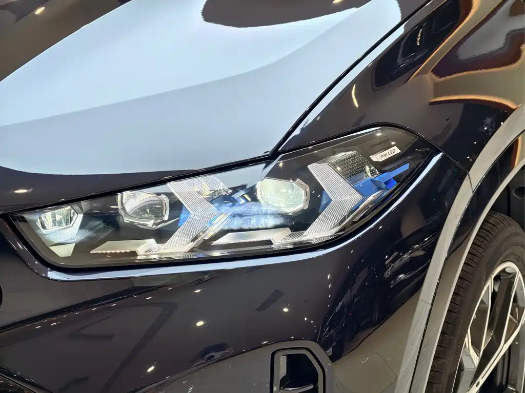 BMW BMW X6 2023 xDrive40i Exclusive M Sport Package 2023 - thumbnail 25