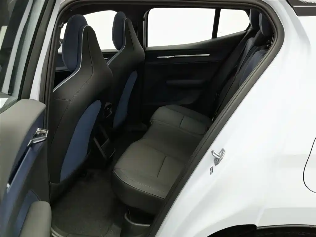 Volvo Volvo EX30 2025 Plus RWD Extended Range 2026 - thumbnail 15