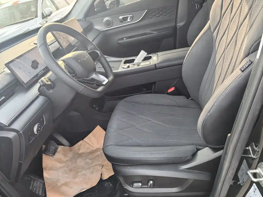 Chery Chery Tiggo 8 Plus 2025 290TGDI DCT Premium 2025 - thumbnail 4