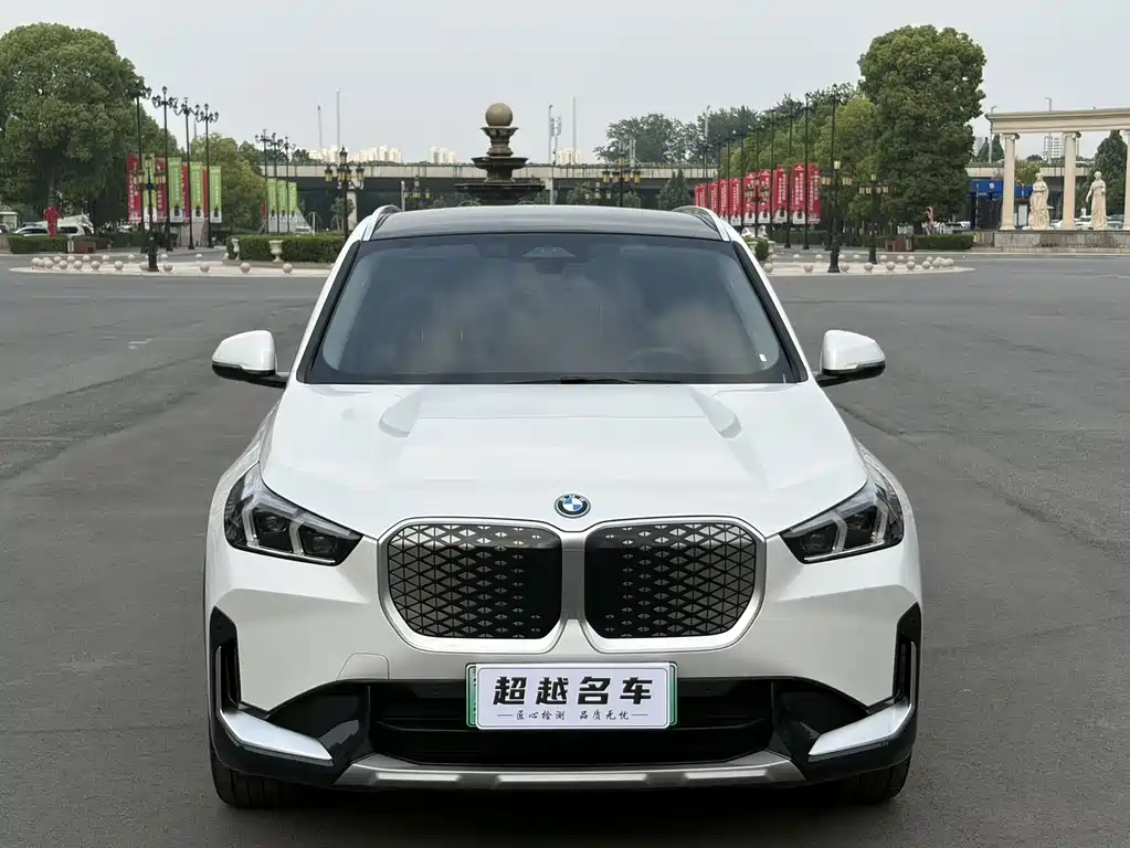BMW BMW iX1 2025 xDrive30L X Design Package 2025 - thumbnail 2
