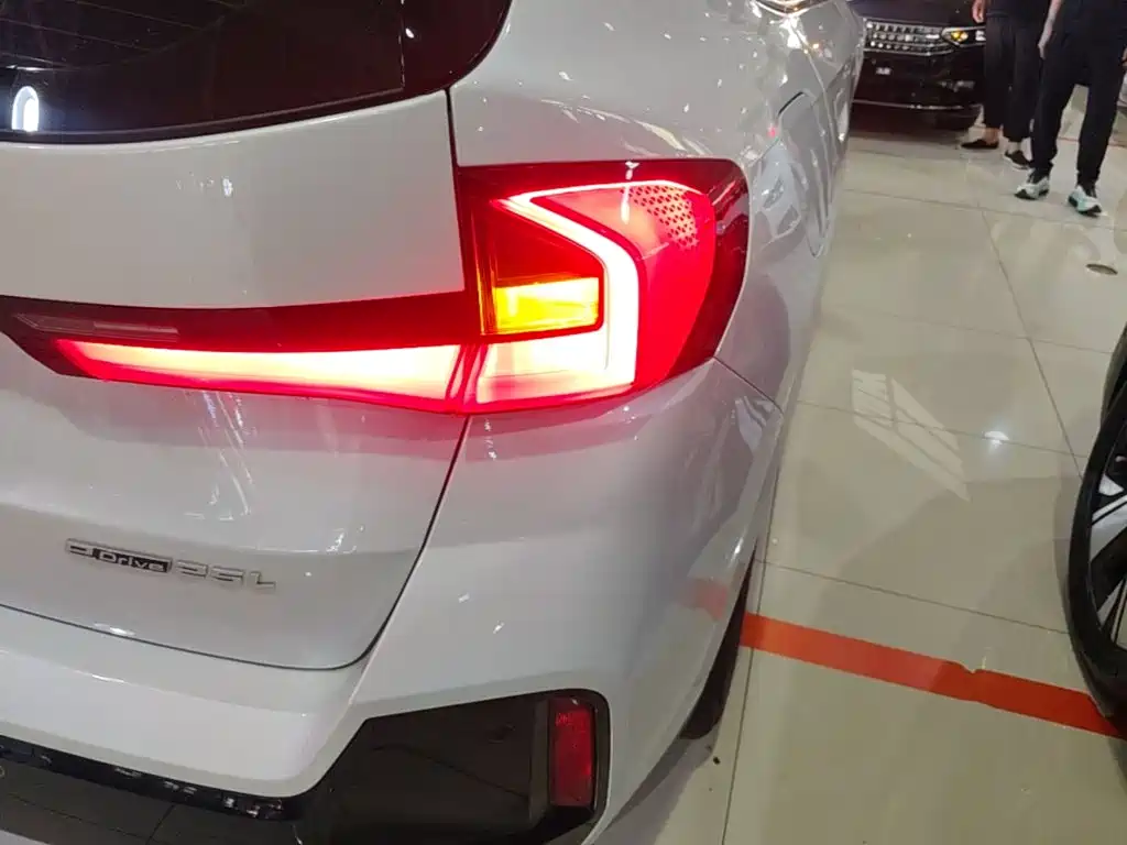 BMW BMW iX1 2025 eDrive25L M Sport 2025 - thumbnail 8