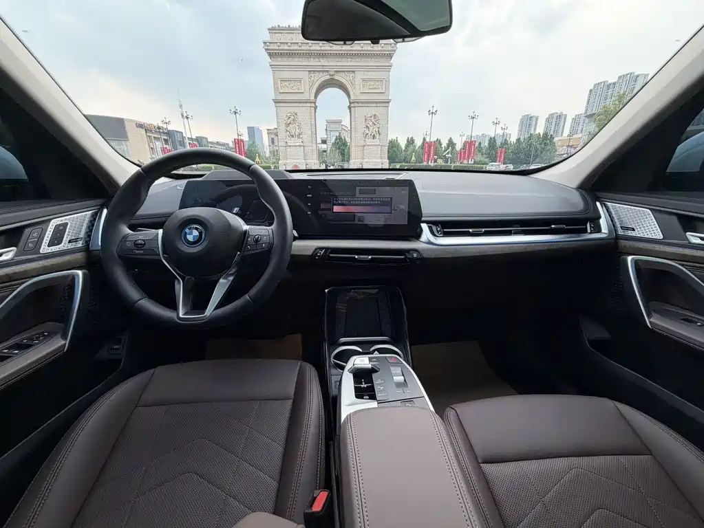 BMW BMW iX1 2025 xDrive30L X Design Package 2025 - thumbnail 6