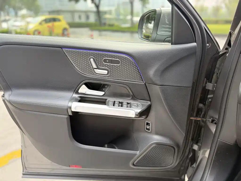 Mercedes-Benz Mercedes-Benz EQB 260 2025 2026 - thumbnail 14