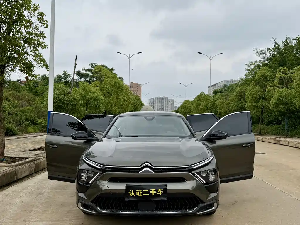 Citroën C5 X 2022 1.6T Enjoy Extraordinary Year of the Tiger Edition 2022 - thumbnail 3