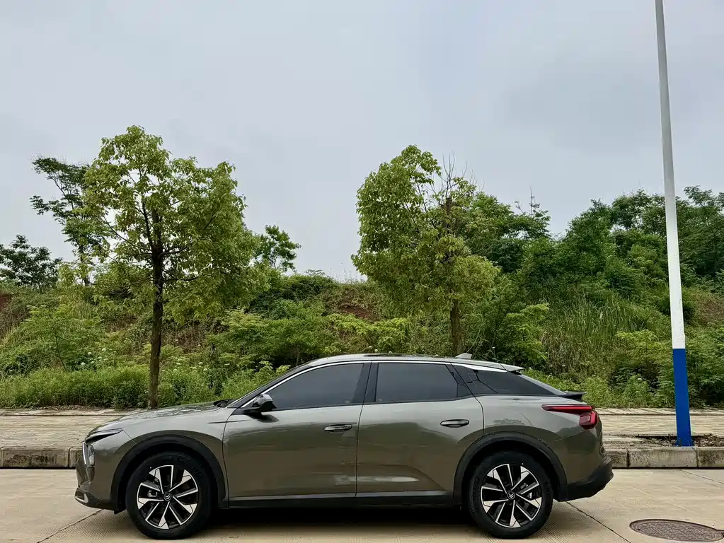 Citroën C5 X 2022 1.6T Enjoy Extraordinary Year of the Tiger Edition 2022 - thumbnail 5