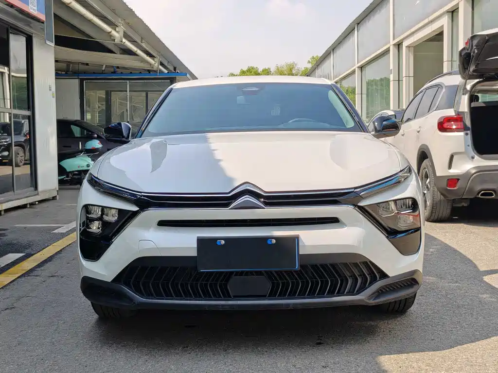 Citroen Citroen C5 X 2025 1.6T Overseas Edition 2024 - thumbnail 2