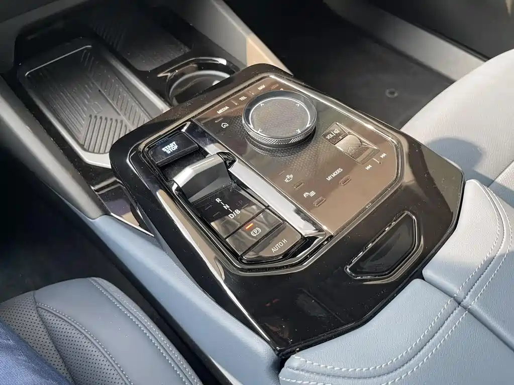 BMW BMW i5 2024 eDrive 35L Luxury M Sport Package 2025 - thumbnail 6