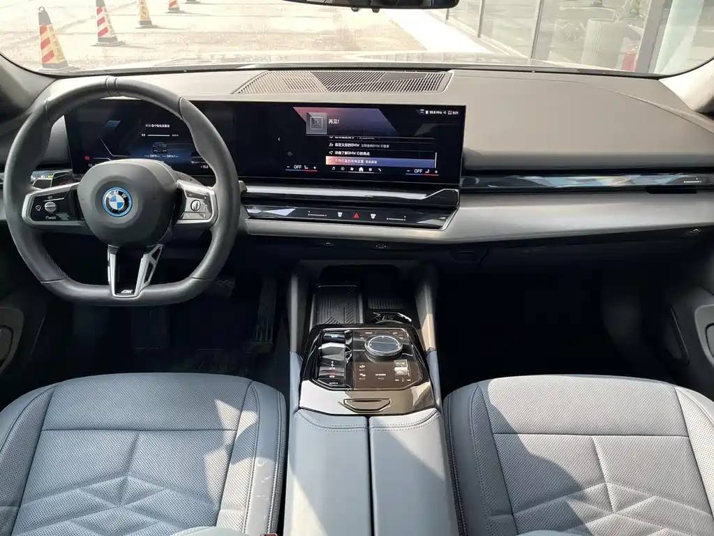 BMW BMW i5 2024 eDrive 35L Luxury M Sport Package 2025 - thumbnail 7