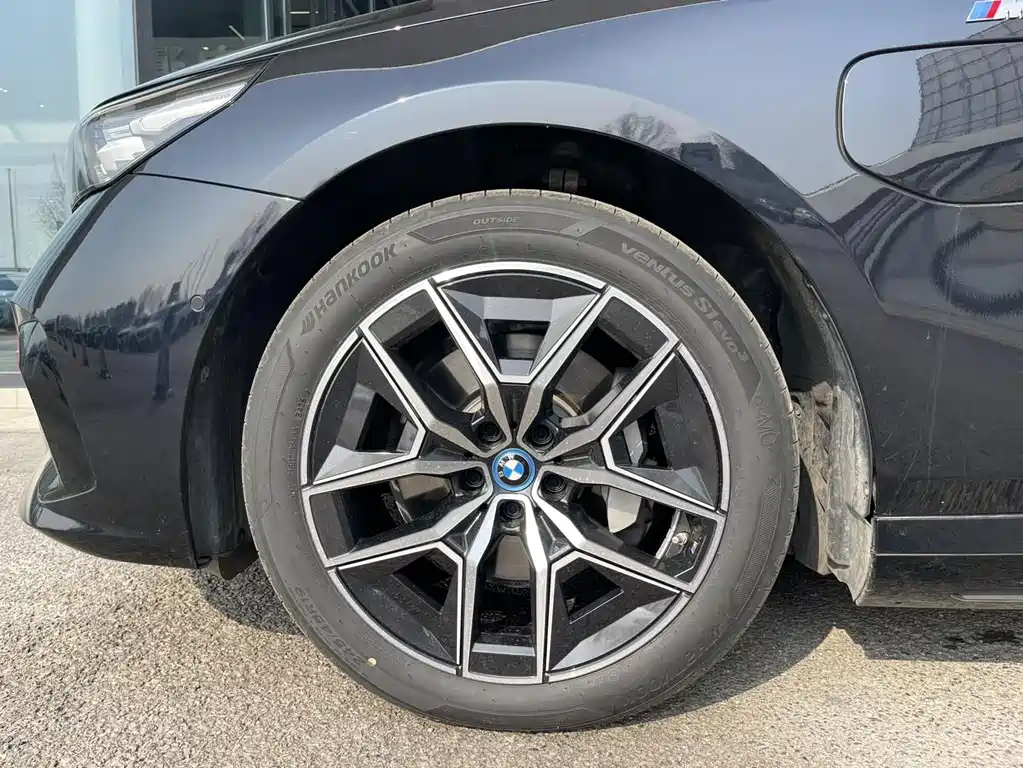 BMW BMW i5 2024 eDrive 35L Luxury M Sport Package 2025 - thumbnail 9