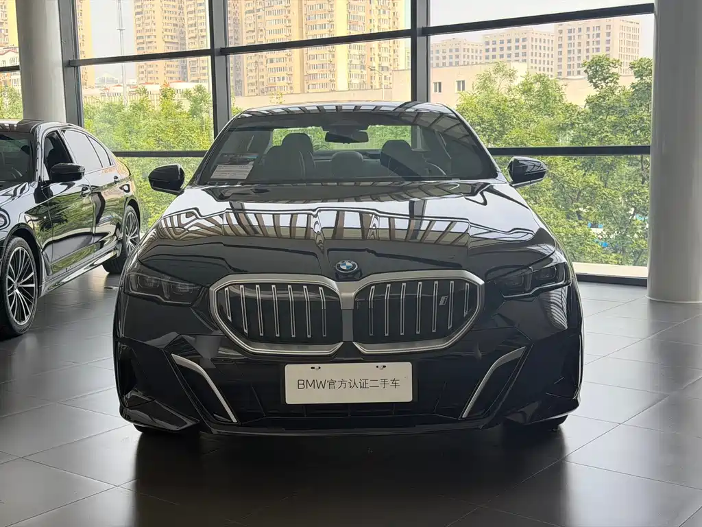 BMW BMW i5 2024 eDrive 35L Premium M Sport Package 2025 - thumbnail 2