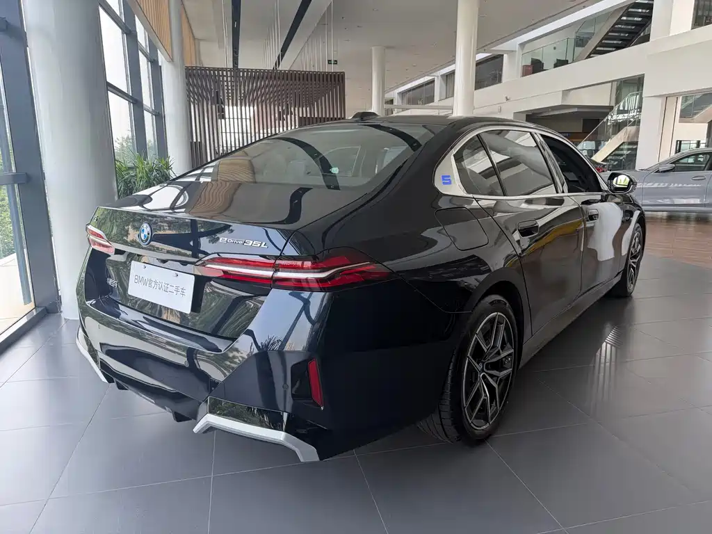BMW BMW i5 2024 eDrive 35L Premium M Sport Package 2025 - thumbnail 6