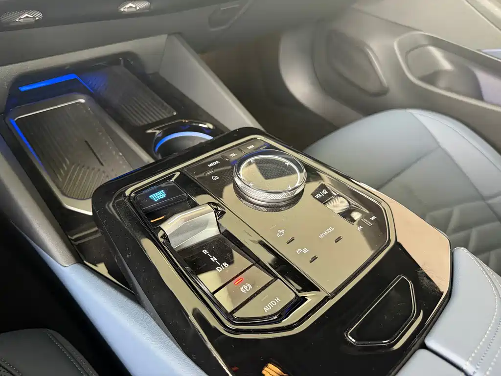 BMW BMW i5 2024 eDrive 35L Premium M Sport Package 2025 - thumbnail 7