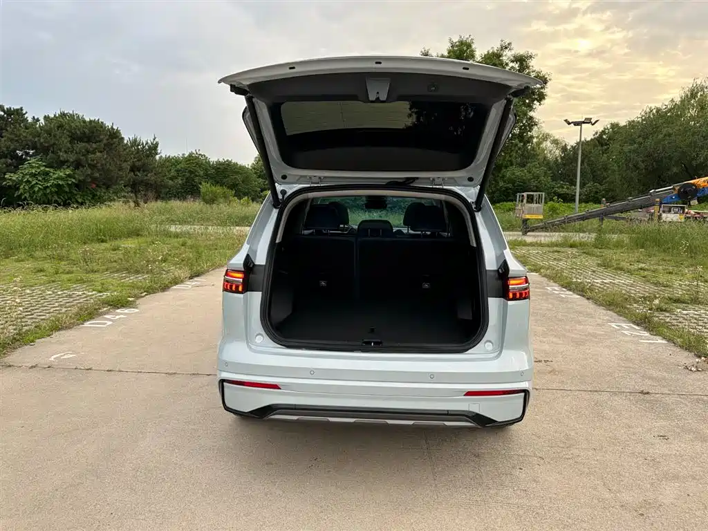 Geely Auto Xingyue L 2022 1.5T Leishen Hi·F HEV Super Rui 2023 - thumbnail 8