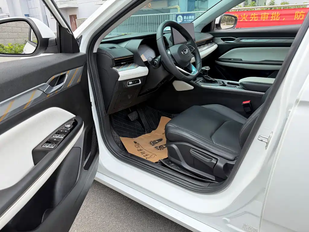 Geely Auto Emgrand L 2022 1.4T CVT Premium 2022 - thumbnail 6
