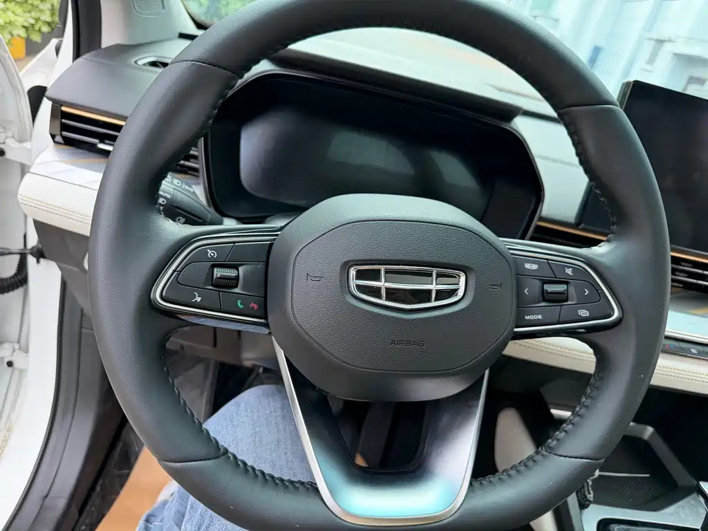 Geely Auto Emgrand L 2022 1.4T CVT Premium 2022 - thumbnail 9