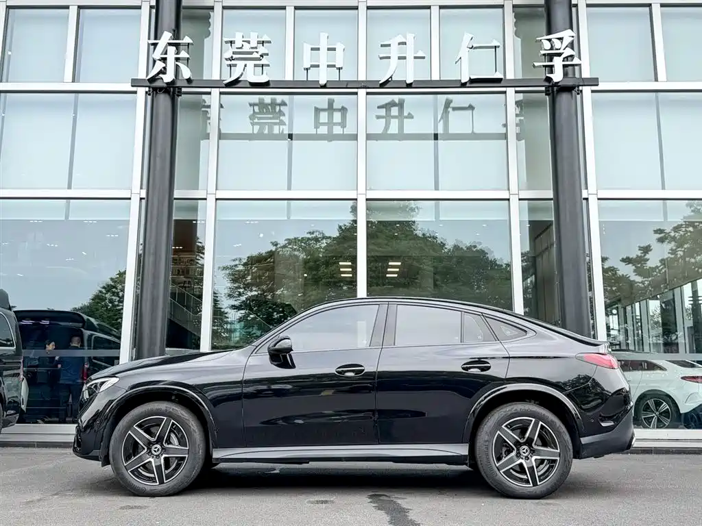 Mercedes-Benz Mercedes-Benz GLC Coupe 2024 GLC 260 4MATIC Coupe SUV 2024 - thumbnail 2