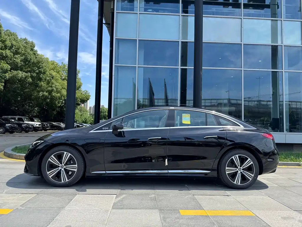 Mercedes-Benz Mercedes-Benz EQE 500 4MATIC Luxury Edition 2025 2025 - thumbnail 4