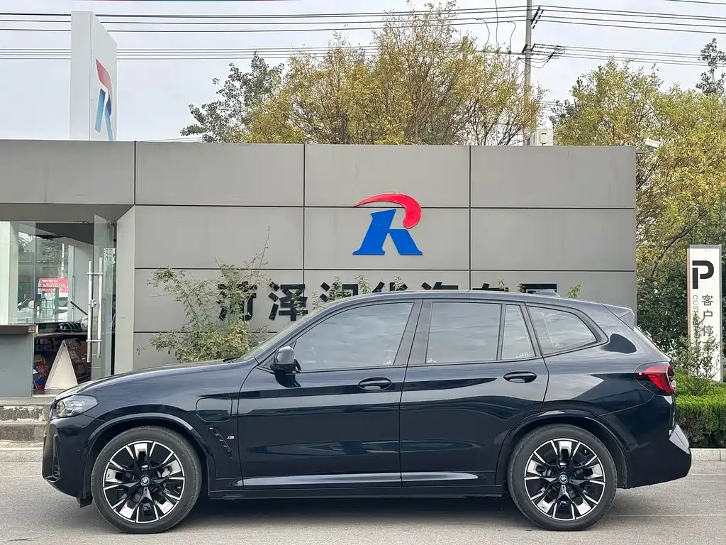 BMW BMW iX3 2024 Leading Edition 2026 - thumbnail 2