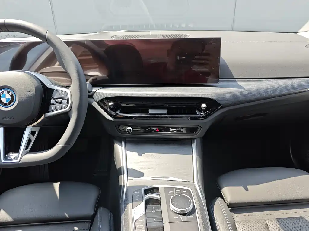 BMW BMW i3 2025 eDrive40 L M Sport Package 2026 - thumbnail 5
