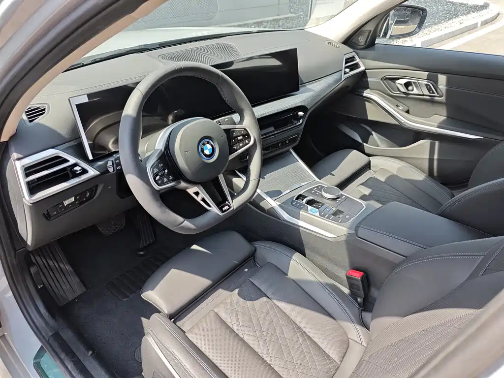 BMW BMW i3 2025 eDrive40 L M Sport Package 2026 - thumbnail 6