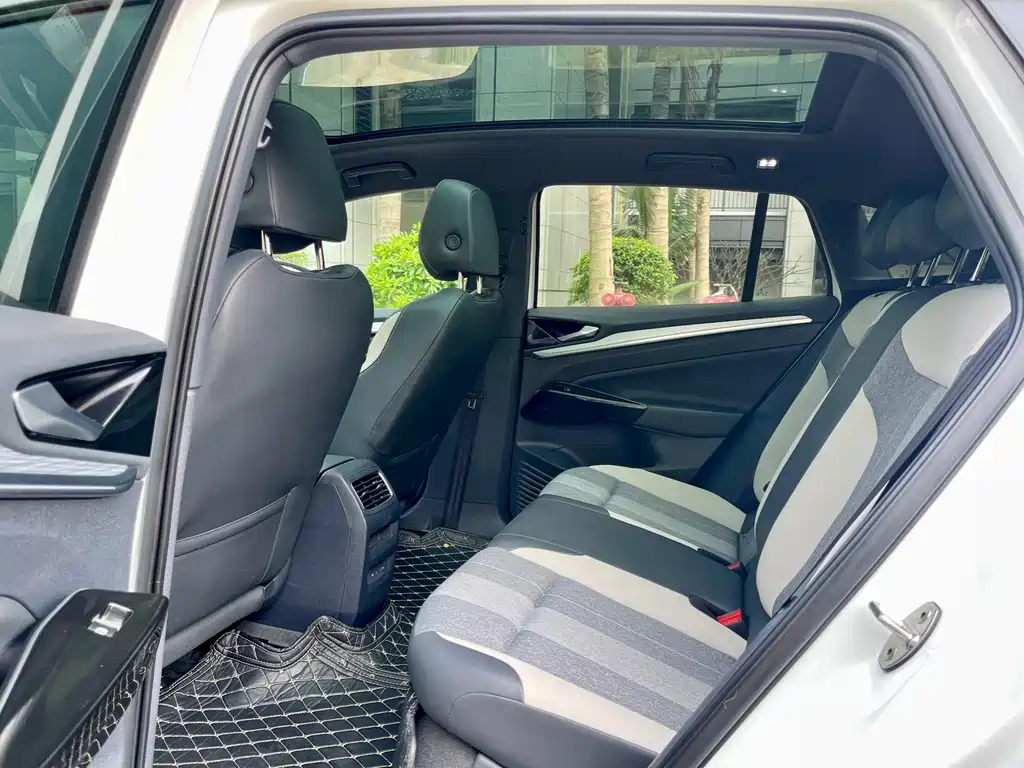 Volkswagen ID.4 CROZZ 2022 Long Range PURE+ Edition 2023 - thumbnail 5