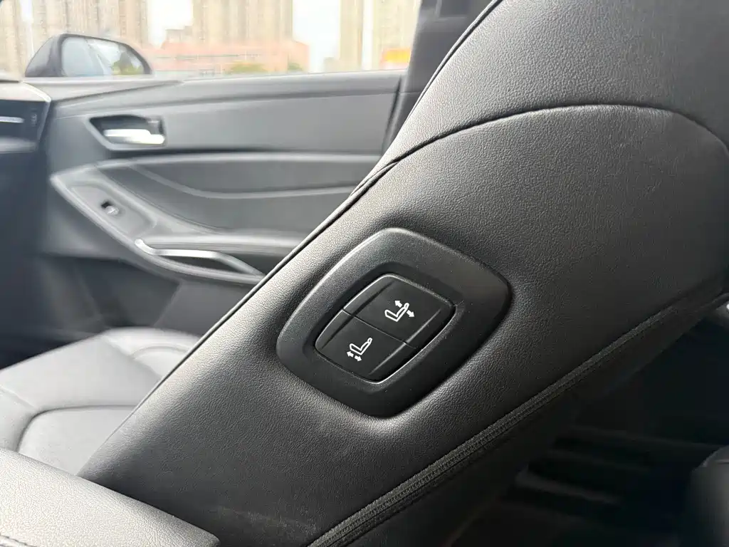 Toyota Avalon 2023 2.0L Luxury Edition 2023 - thumbnail 10