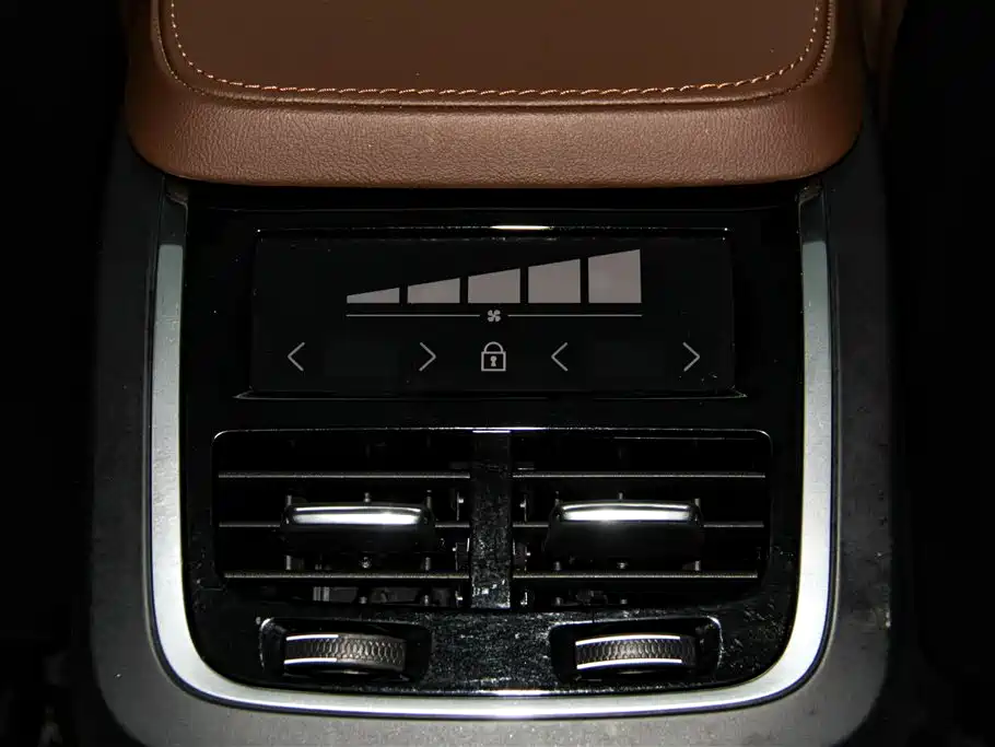Volvo Volvo XC90 2023 B6 Momentum Luxury 7-Seater 2023 - thumbnail 26