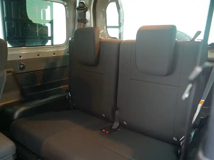 Suzuki Jimny (Import) 2025 1.5L GLX 3-Door 2025 - thumbnail 2