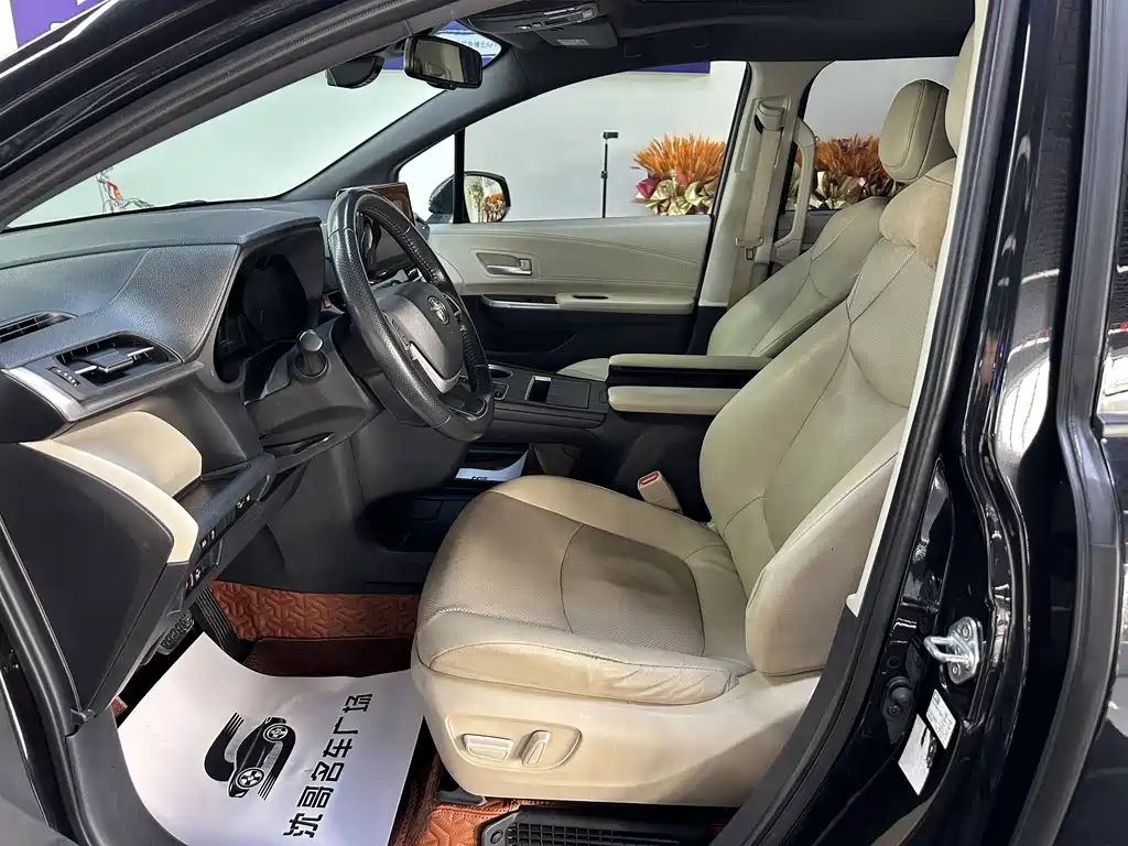 Toyota Sienna 2023 2.5L Hybrid Luxury Edition 2022 - thumbnail 4