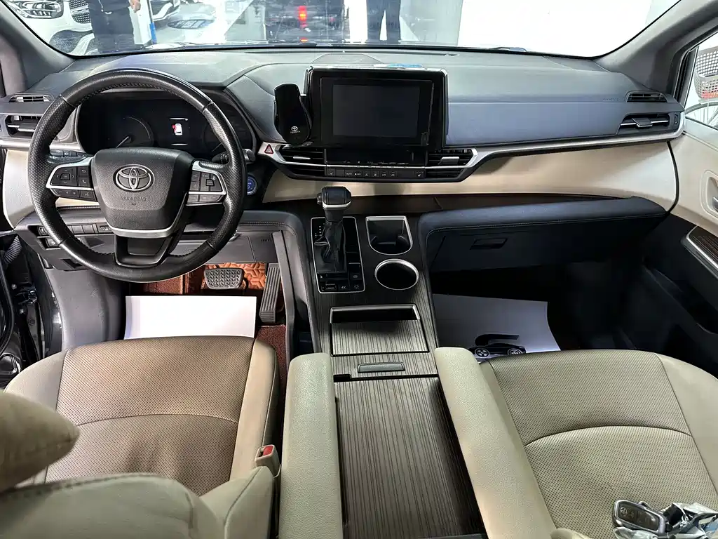 Toyota Sienna 2023 2.5L Hybrid Luxury Edition 2022 - thumbnail 6
