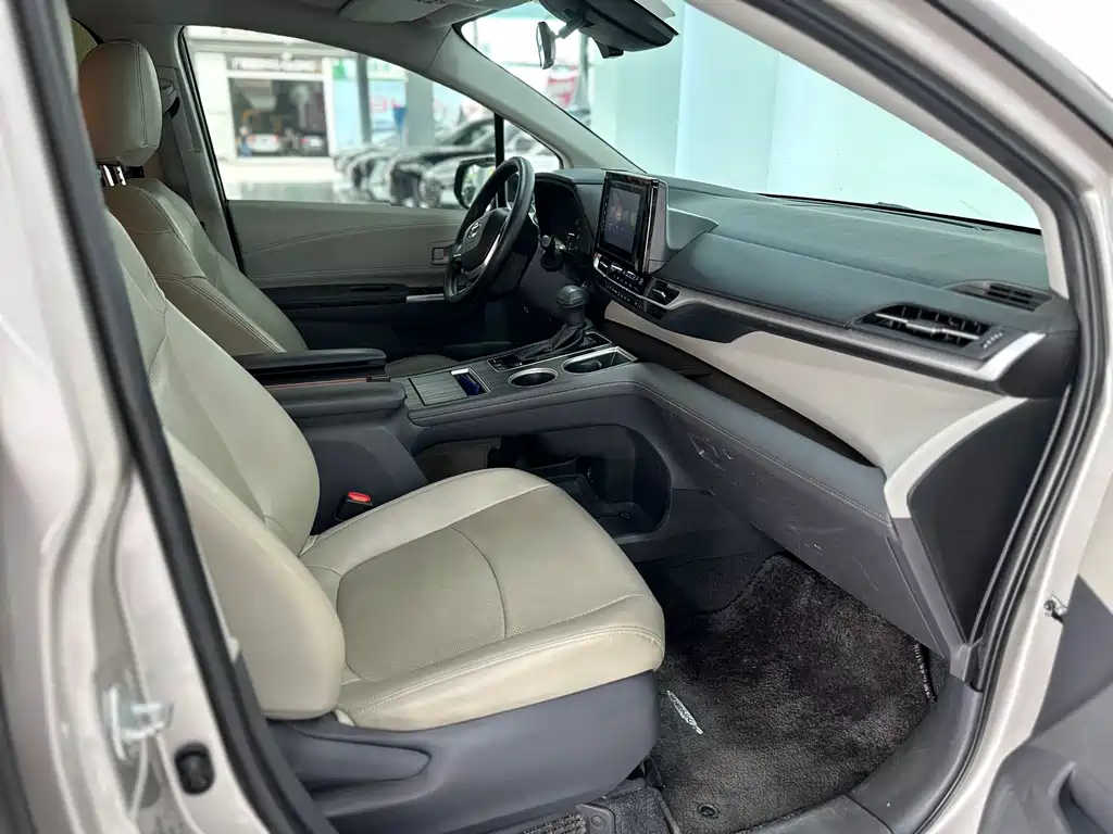 Toyota Sienna 2023 2.5L Hybrid Comfort Edition 2022 - thumbnail 12